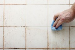 Effective ways to clean the seams between tiles in the bathroom at home