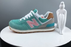 Boleh dan bagaimana mencuci kasut New Balance dengan betul di mesin basuh dan tangan?