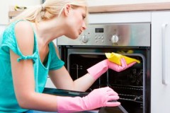 Effective remedies than cleaning carbon deposits in the oven at home